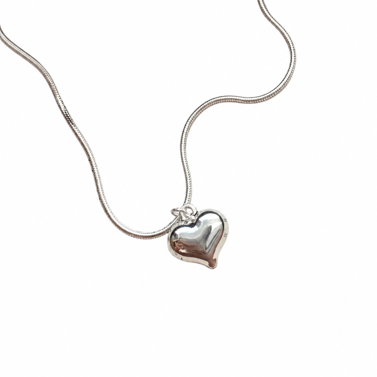 Collar de corazón en plata de ley 925 bañada en platino