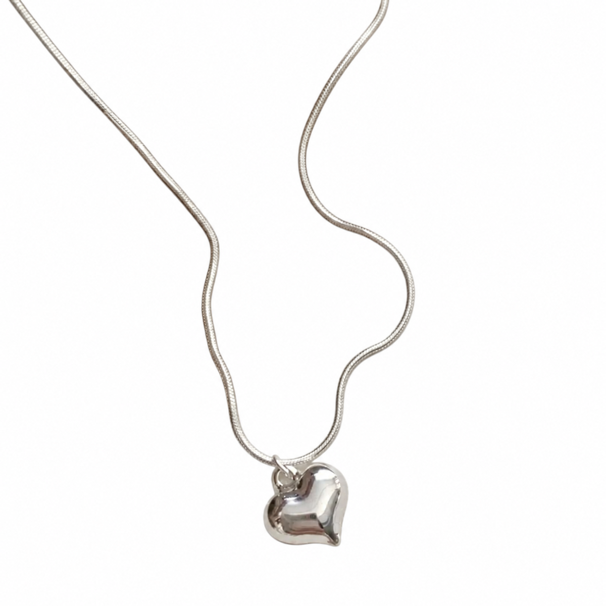 Collar de corazón en plata de ley 925 bañada en platino