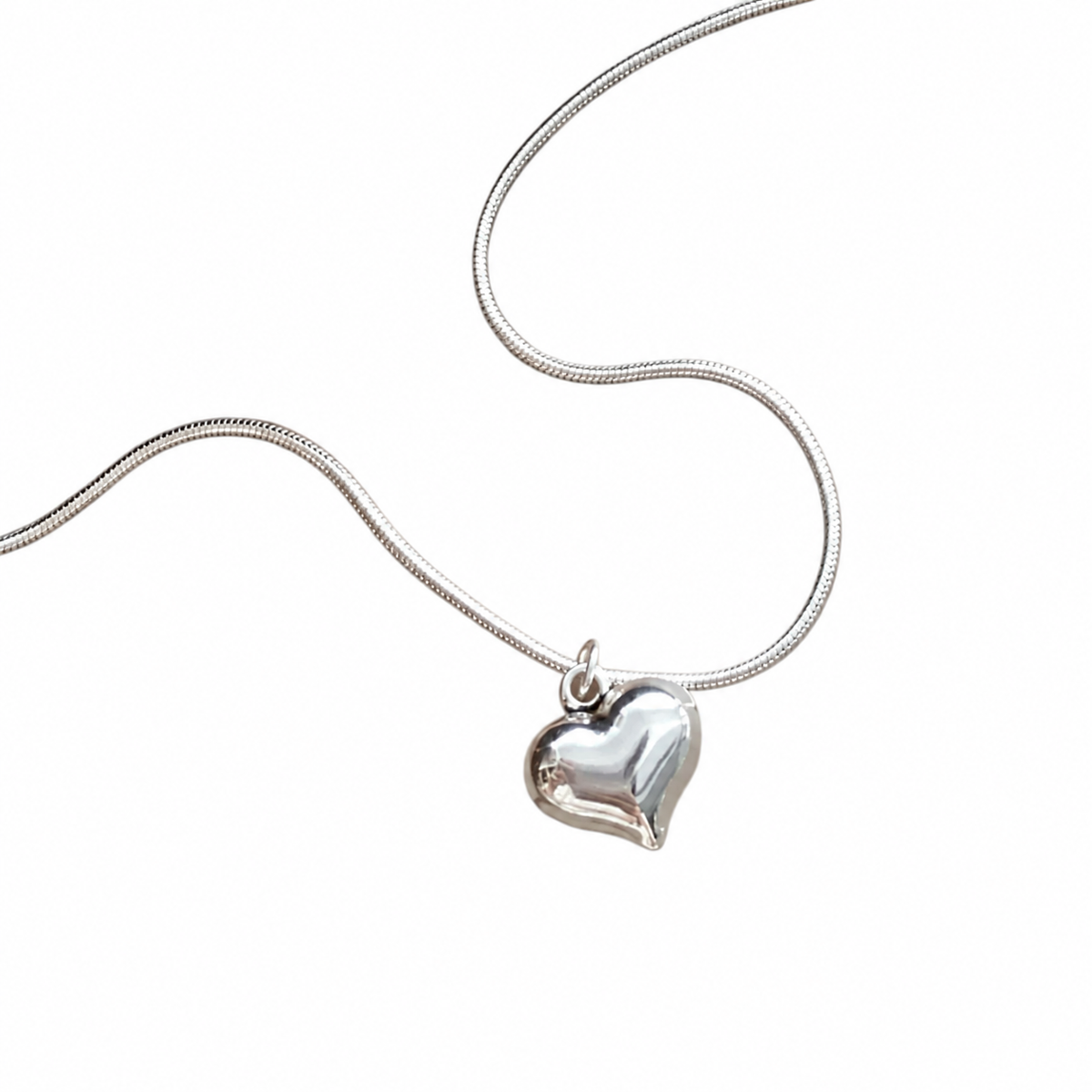 Collar de corazón en plata de ley 925 bañada en platino